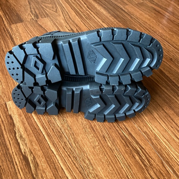 NWT Palladium Revolt Hi TX Women’s Black High-Top Shoes - Picture 8 of 8